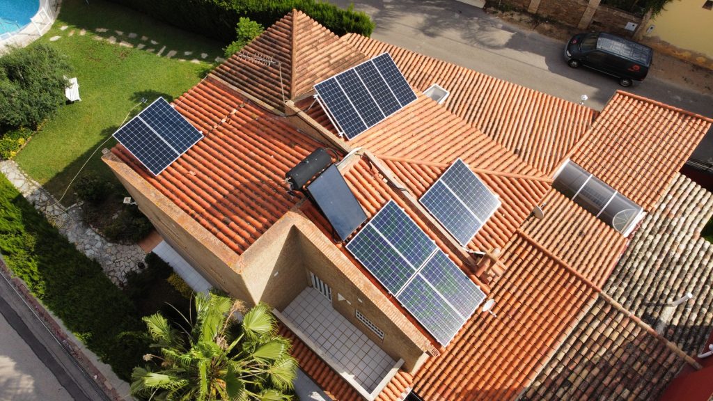 La energía solar para autoconsumo, un recurso muy interesante para viviendas unifamiliares
