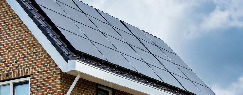 ¿Qué es el excedente de placas solares y cómo sacar el máximo beneficio?