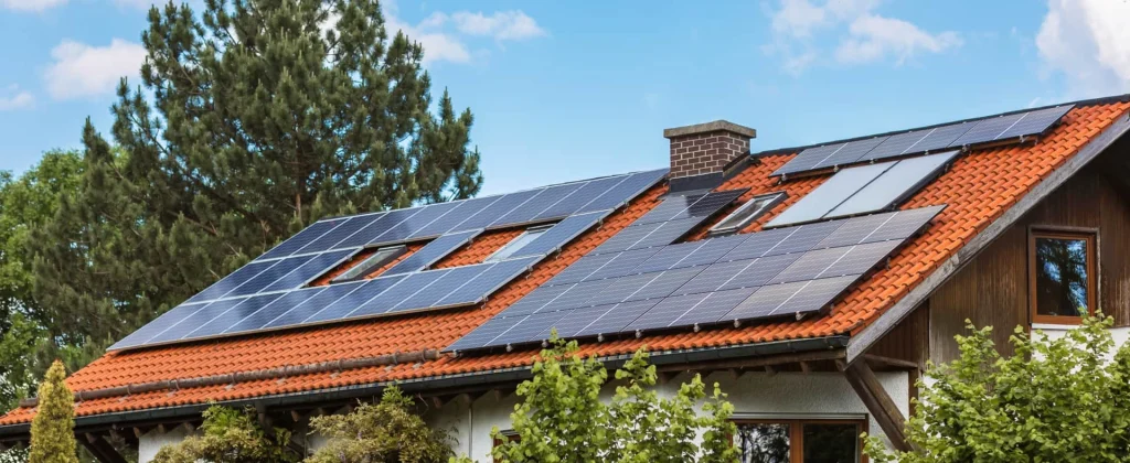 ¿Cuánto mide una placa solar?